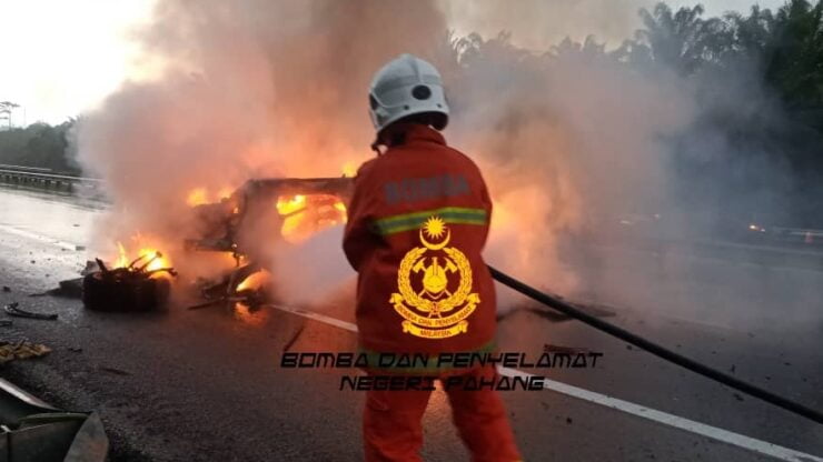 Sebuah Lamborghini musnah 100 peratus dalam satu kemalangan di Lebuhraya Pantai Timur (LPT)