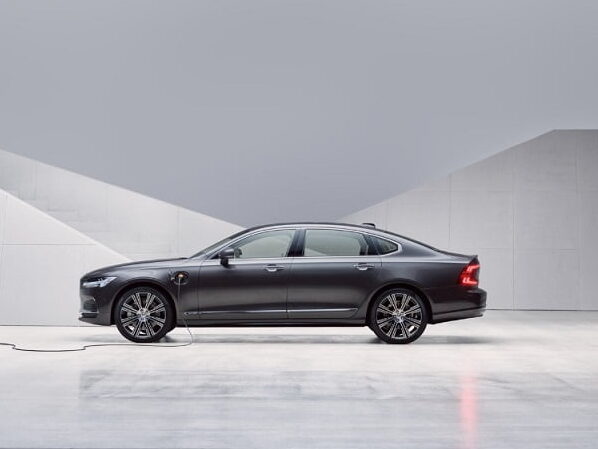 Model S90 antara yang dipanggil semula di Amerika Syarikat (AS) untuk proses penukaran fius 15A