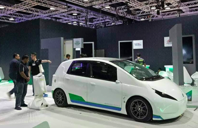 Kereta elektrik keluaran EV Innovations dikatakan mampu bergerak sejauh 300 kilometer dengan sekali pengecasan