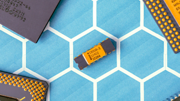 Mikro cip yang terdapat pada sesebuah kenderaan penting untuk bergerak dan berfungsi dengan baik. - Foto ihsan Unsplash/Jonas Svidras