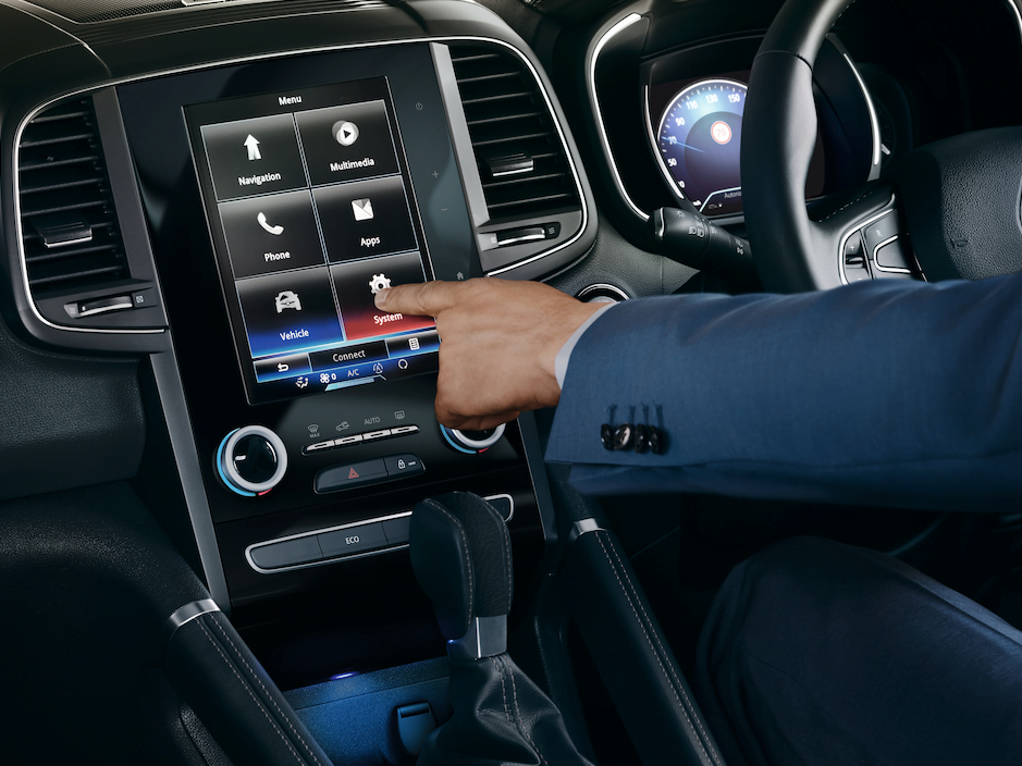 Saiz monitor yang besar memudahkan pemandu menggunakan sistem navigasi