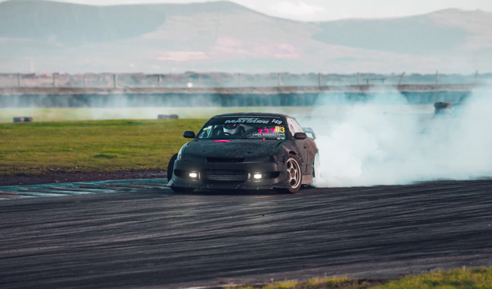 Kenderaan yang tidak memiliki sistem Vehicle Stability Control (VSC) lebih mudah terbabas