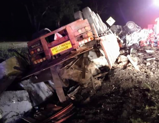 Sebuah treler terbabas di Lebuhraya Kuala Lumpur - Karak mengakibat dua mangsa maut