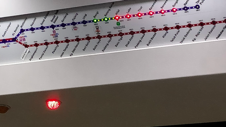 Sebuah tren komuter tergelincir berhampiran Stesen Universiti Kebangsaan Malaysia (UKM), semalam