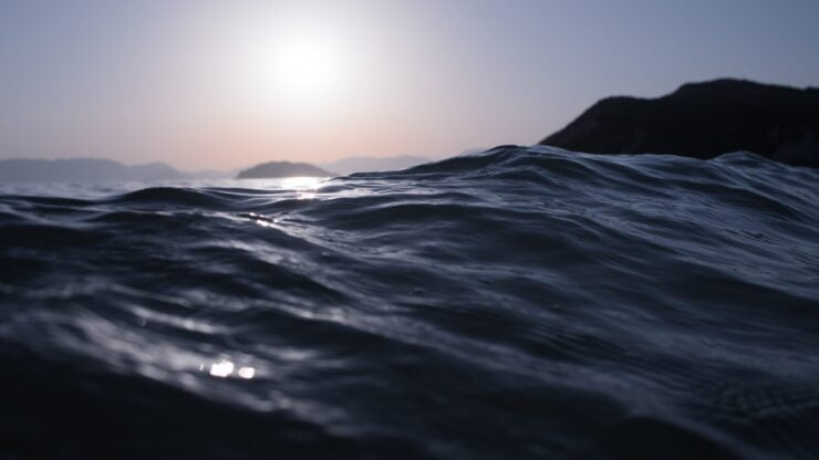 Perkara paling penting yang perlu dilakukan jika terperangkap dalam kenderaan yang sedang tenggelam adalah "tenang"