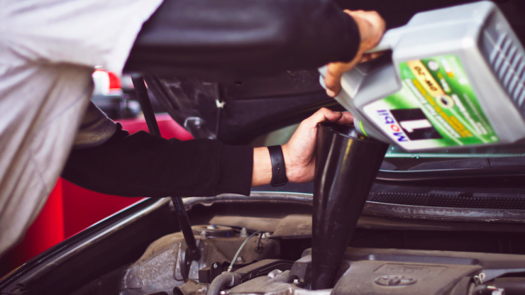 Penukaran minyak hitam tepat pada masa mampu mengelak kerosakan enjin kenderaan anda