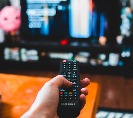 Menonton filem antara aktiviti boleh anda lakukan pada Hari Raya Aidilfitri tahun ini