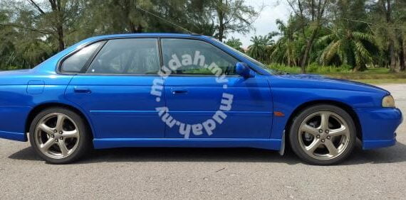Subaru Legacy WRX masih menawan bukan?