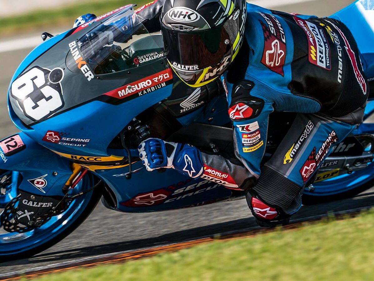 Pelumba muda negara, Damok berjaya membuktikan dirinya juga sehebat atlet lain dalam sukan permotoran. - Foto ihsan Facebook/Damok