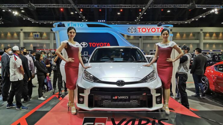 GR Yaris ketika dipertontonkan dalam satu pameran kenderaan