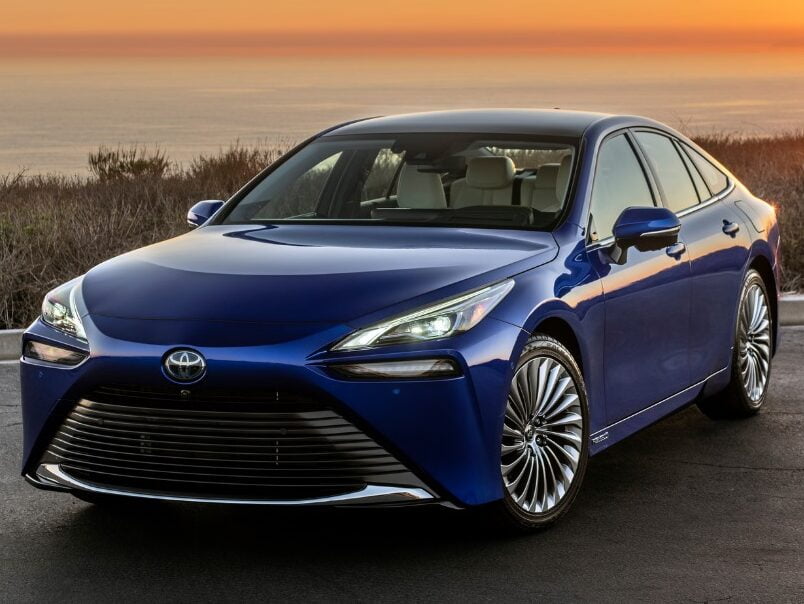 Toyota Mirai bukan sahaja menjimatkan malah, memiliki reka bentuk menawan