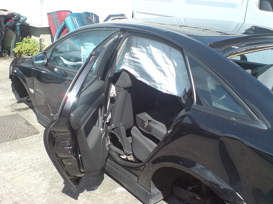 Airbag berfungsi apabila hentaman dikesan berlaku terhadap sesebuah kenderaan