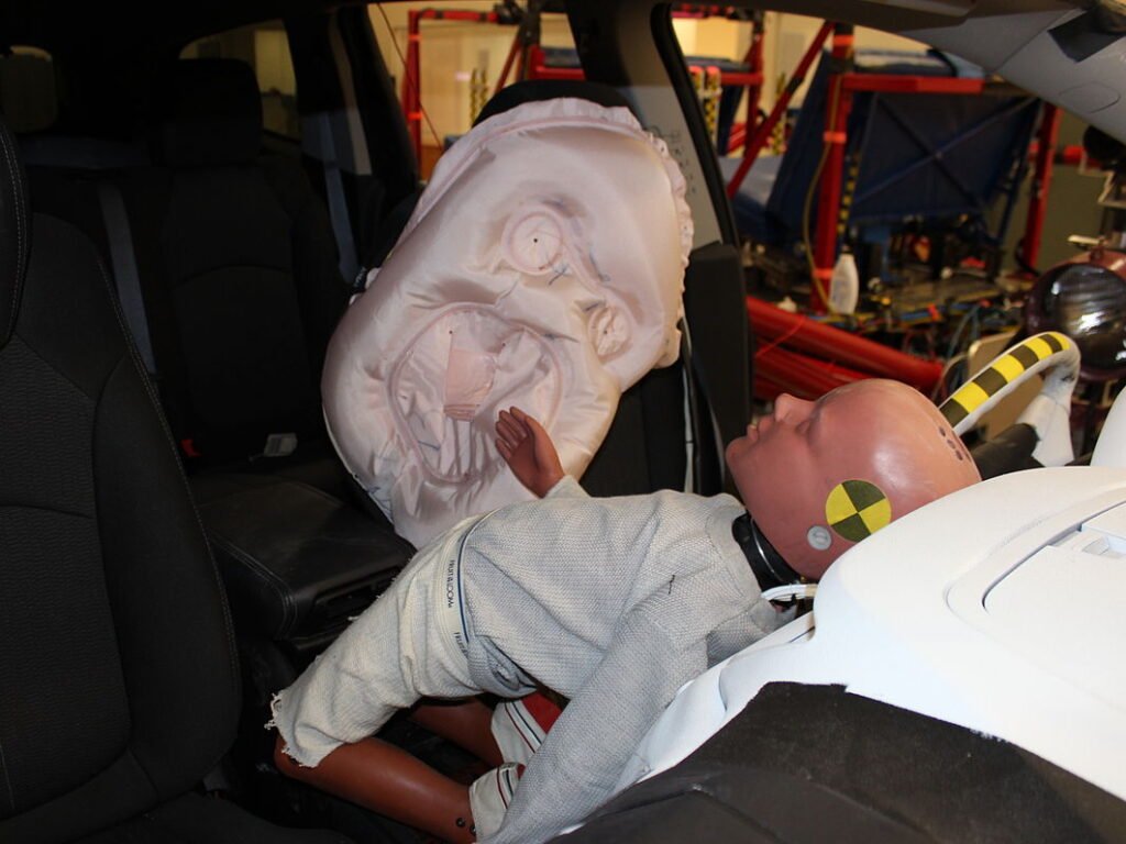 Penggunaan airbag dikhuatiri membahayakan nyawa kanak-kanak akibat impak 'letupan'