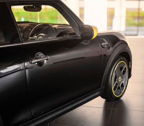 Mini Electric baharu warna hitam menyerlahkan lagi 'ketampanannya'