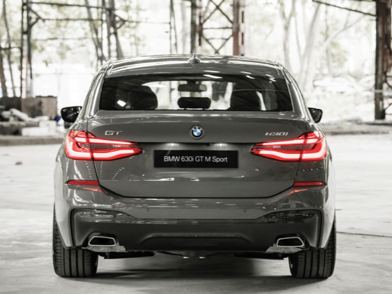 Bahagian belakang yang 'kemas' dan 'menonjol'