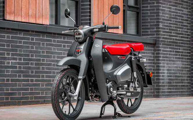 Honda Super Cub 125 2022 mempunyai sistem brek ABS. - Foto ihsan Facebook/Asphalt and Rubber