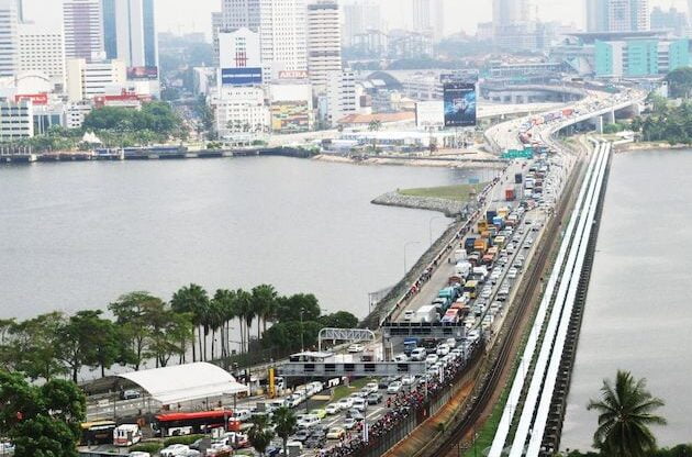 Malaysia dan Singapura membuka kembali pintu sempadan pada 1 April lalu. - Foto ihsan Malay Mail