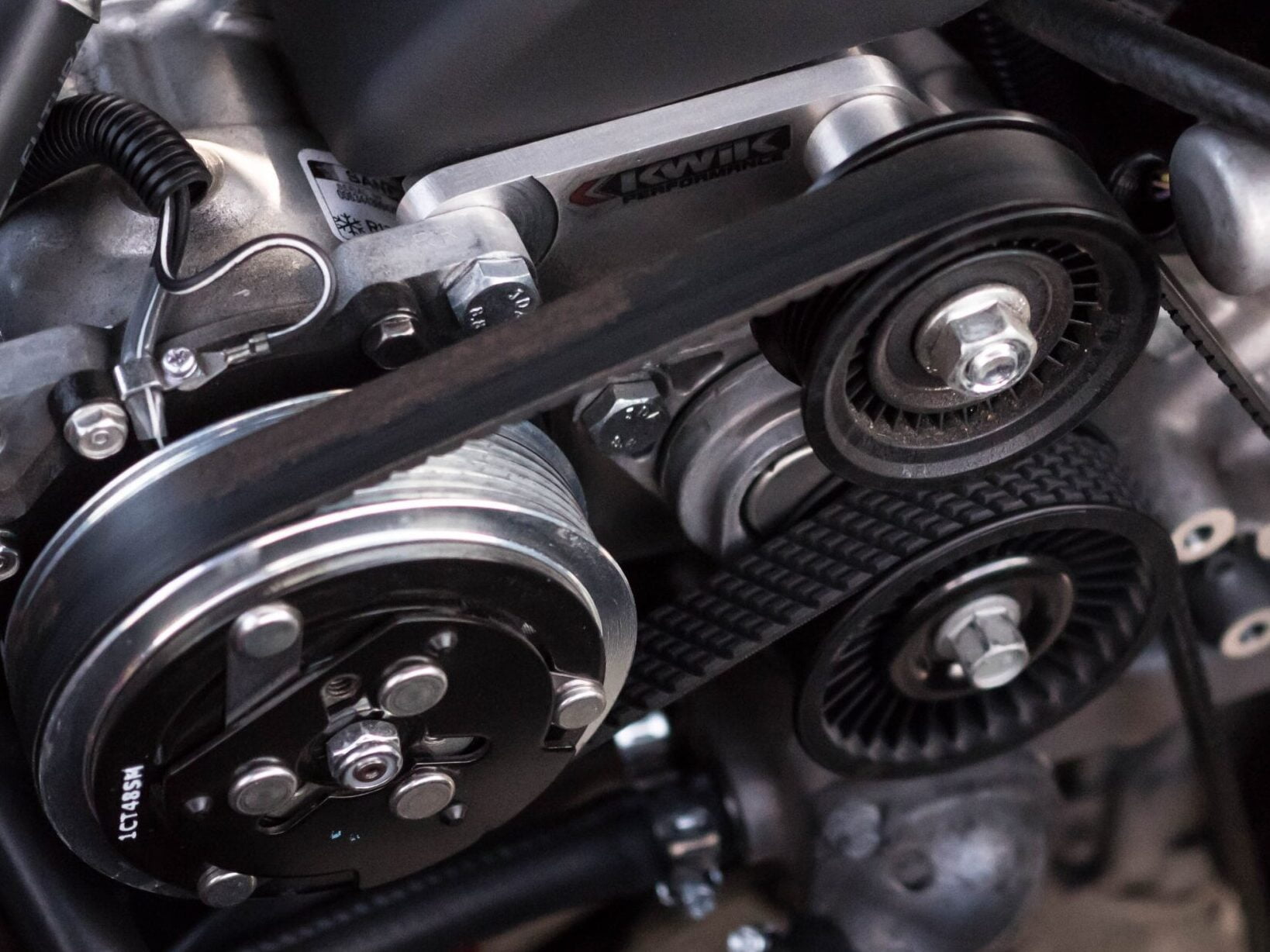 Penjagaan enjin kenderaan adalah perkara penting bagi memastikan ia sentiasa berada dalam keadaan baik. - Foto ihsan Unsplash/Chad Kirchoff