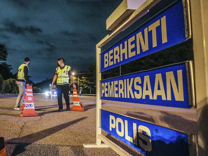 Polis sentiasa melakukan operasi berterusan dalam mengekang aktiviti lumba haram. - Foto oleh Hari Anggara