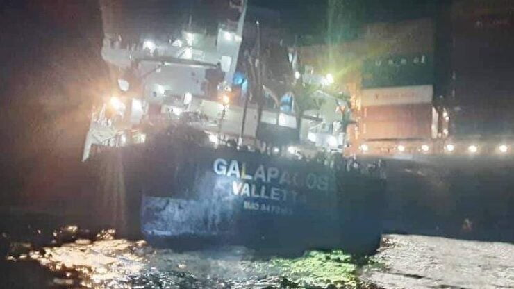 Kemalangan tidak melibatkan sebarang kemalangan jiwa. - Foto ihsan Facebook/Komuniti Johor