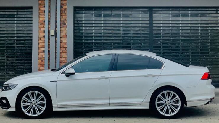 Passat R-line sangat tampan dan berjiwa muda. - Foto oleh EnGear