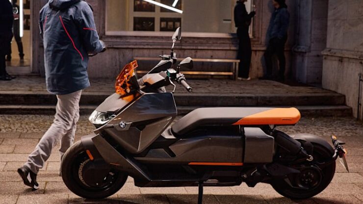 Rekaan skuter BMW terbaharu yang menampilkan ciri-ciri futuristik. - Foto ihsan BMW