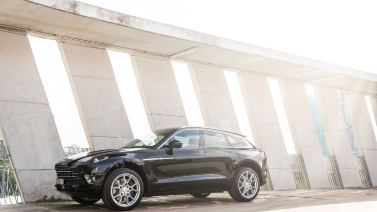 aston martin dbx 2020 03