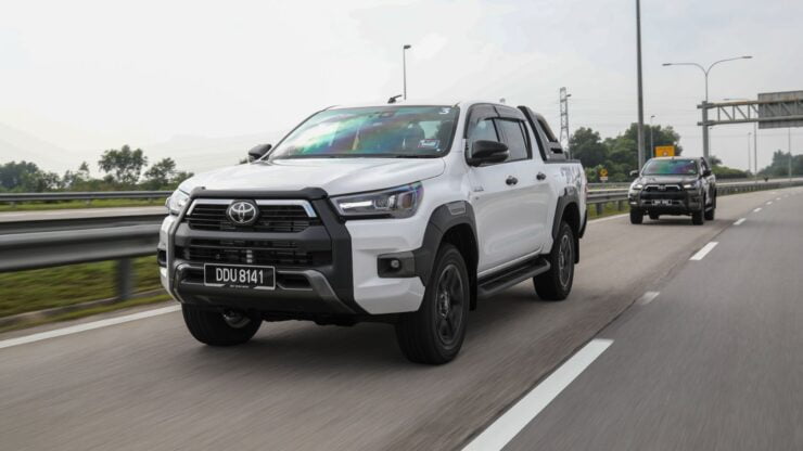 toyota hilux 2020 media drive 24