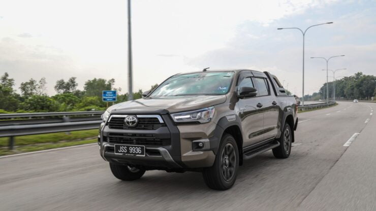 toyota hilux 2020 media drive 27