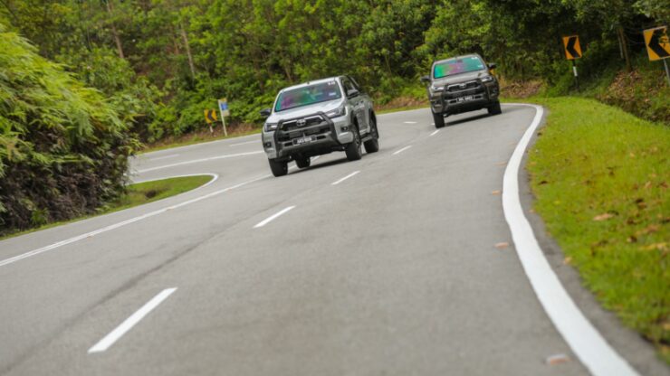 toyota hilux 2020 media drive 33