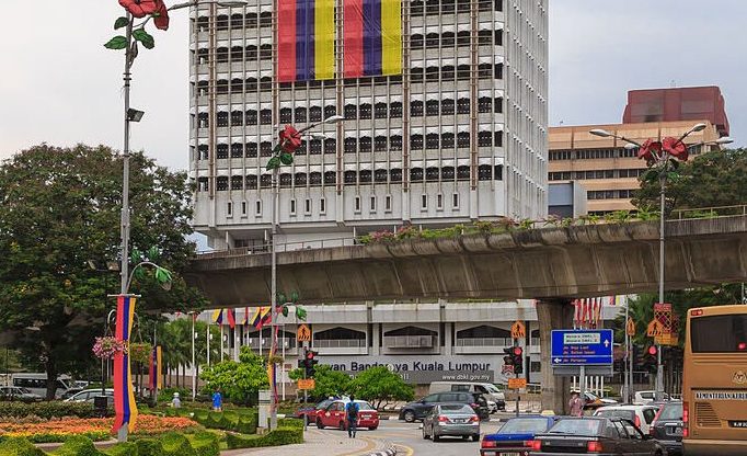 Dewan Bandaraya Kuala Lumpur (DBKL) sentiasa memandang serius mengenai tahap keselamatan pengguna jalan raya.. - Foto ihsan Wikipedia