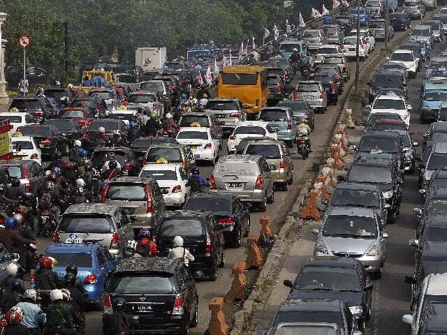 HSR Jakarta - Bandung dijangka mampu mengurangkan kesesakan lalu lintas dan memendekkan masa perjalanan di antara kedua-dua bandar. - Foto ihsan Malay Mail