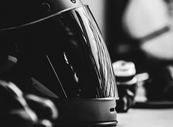 Helmet perlu disimpan di tempat yang kering dan tidak lembap. - Foto ihsan Unsplash/Gijs Coolen