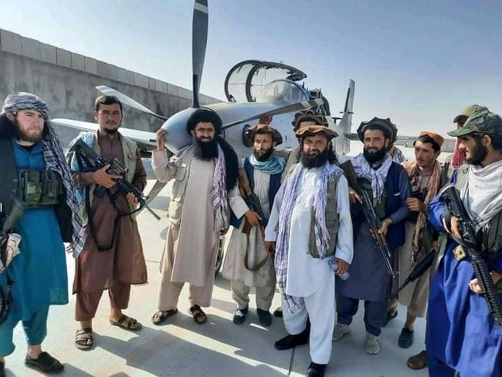 taliban tawan pesawat 01