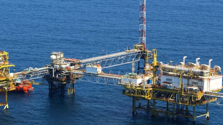 Harga minyak mentah menjadi penentu kepada kenaikan harga barang. - Foto ihsan Petronas