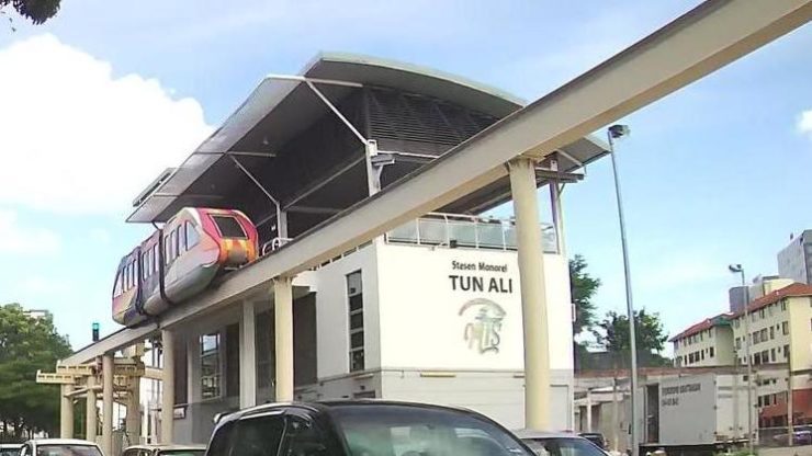 Stesen Monorel Melaka terletak di Persimpangan Jalan Tun Ali. - Foto ihsan Wikipedia