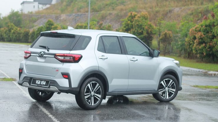 perodua ativa 1.0 av 02