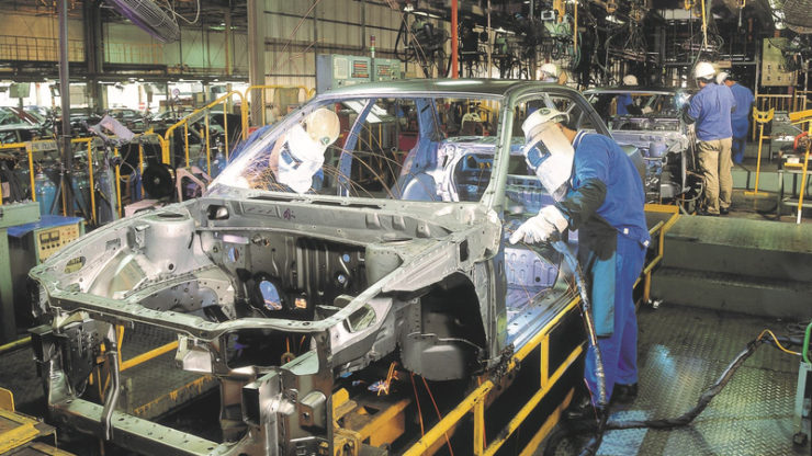 Ketua Pegawai Operasi Proton Edar Roslan Abdullah tidak menafikan mungkin terdapat model baharu akan diperkenalkan sebeulum pengecualian cukai Jualan dan Perkhidmatan (SST) tamat tahun depan. - Foto ihsan Proton