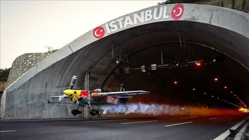 red bull rekod terowong