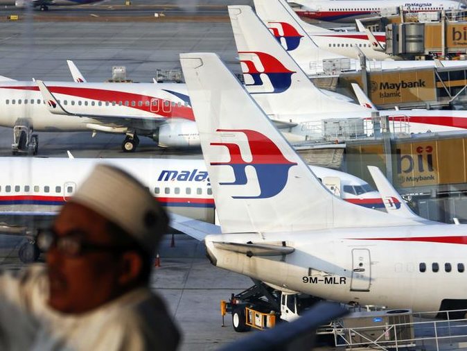Malaysia Airlines Berhad antara syarikat penerbangan yang memiliki petugas cukup berpengalaman dan berkepakaran tinggi. - Foto ihsan Malay Mail