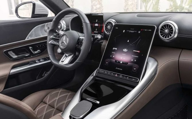 Persoalan mengenai kuasa beli kenderaan elektrik (EV) dalam kalangan pengguna berpendapatan rendah dan sederhana terus jadi persoalan. - Foto ihsan Mercedes-Benz