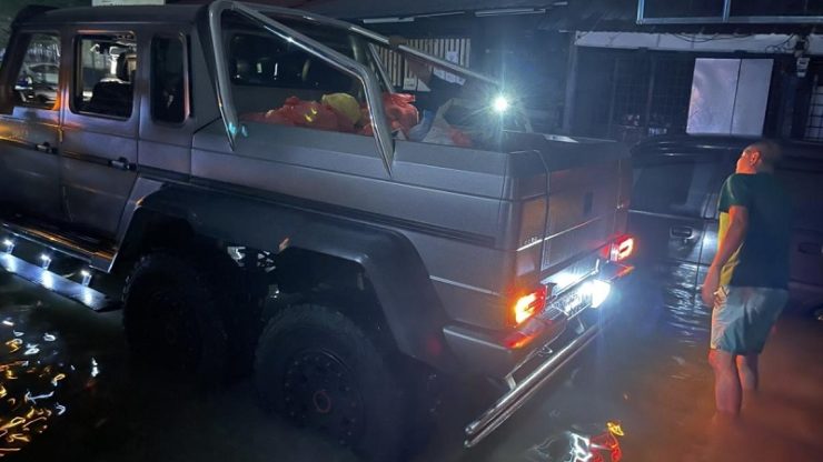 brabus g700 6×6 banjir