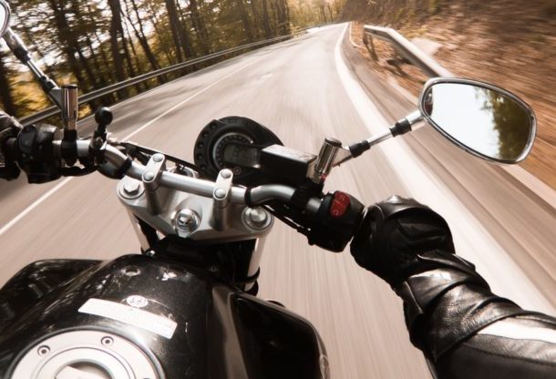 Kelajuan dan motosikal merupakan dua elemen saling melengkapi. - Foto ihsan Unsplash/Jakub Sisulak