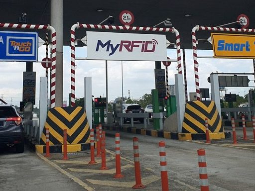 Pengenalan Lorong Identifikasi Frekuensi Radio (RFID) antara inisiatif baik daripada PLUS untuk mengurangkan kesesakan di plaza tol. - Foto ihsan PLUS