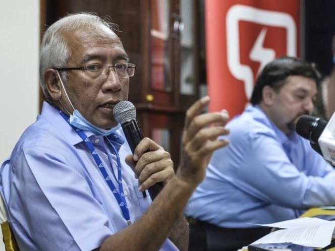 Menteri Pembangunan Luar Bandar Datuk Seri Mahdzir Khalid mengakui kerajaan peka dengan nasib rakyat. - Foto ihsan Malay Mail