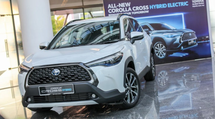 toyota corolla cross hybrid showroom 2022 03