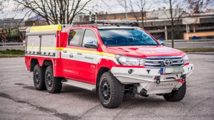 toyota hilux 6×6 02