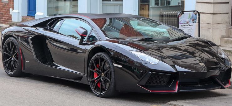 Lamborghini Aventador LP700-4 Pirelli Edition antara 'kegilaan' ramai peminat kereta. - Foto ihsan Wikipedia