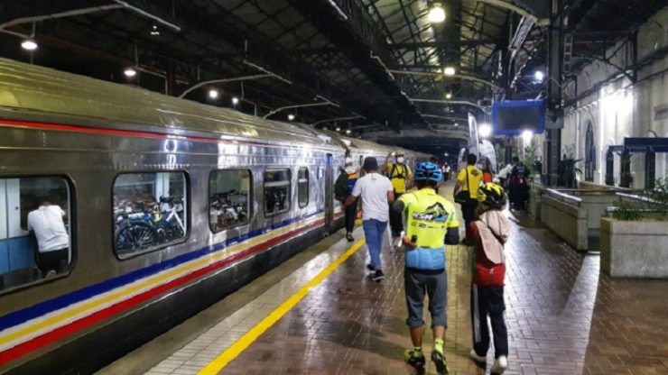 Keretapi Tanah Melayu Berhad (KTMB) sentiasa memberikan perkhidmatan terbaik buat para pelanggan. - Foto ihsan KTMB