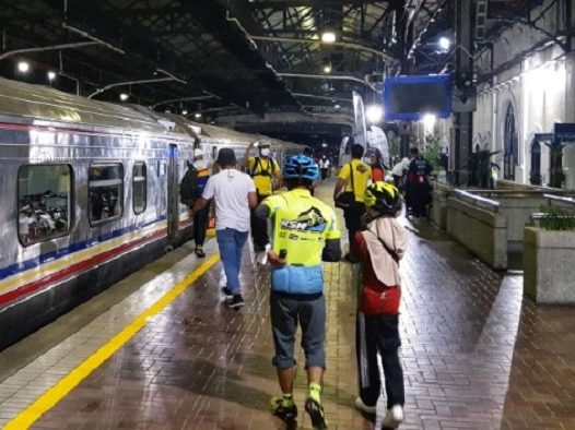 Keretapi Tanah Melayu Berhad (KTMB) sentiasa memberikan perkhidmatan terbaik buat para pelanggan. - Foto ihsan KTMB